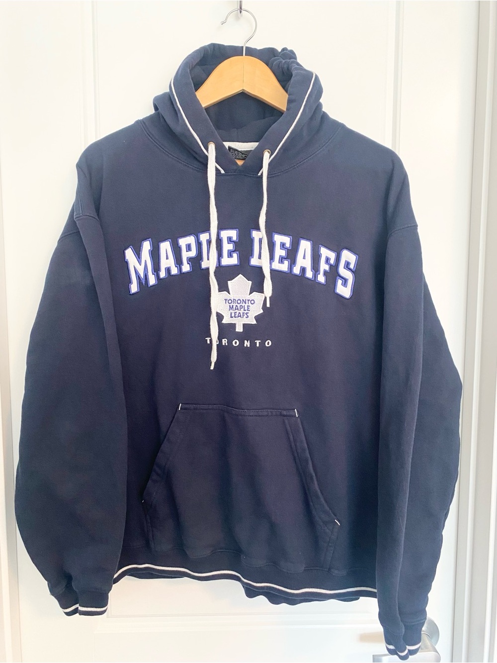 Toronto Maple Leafs Bulletin Hoodie Large NHL Embroidered Pullover Navy